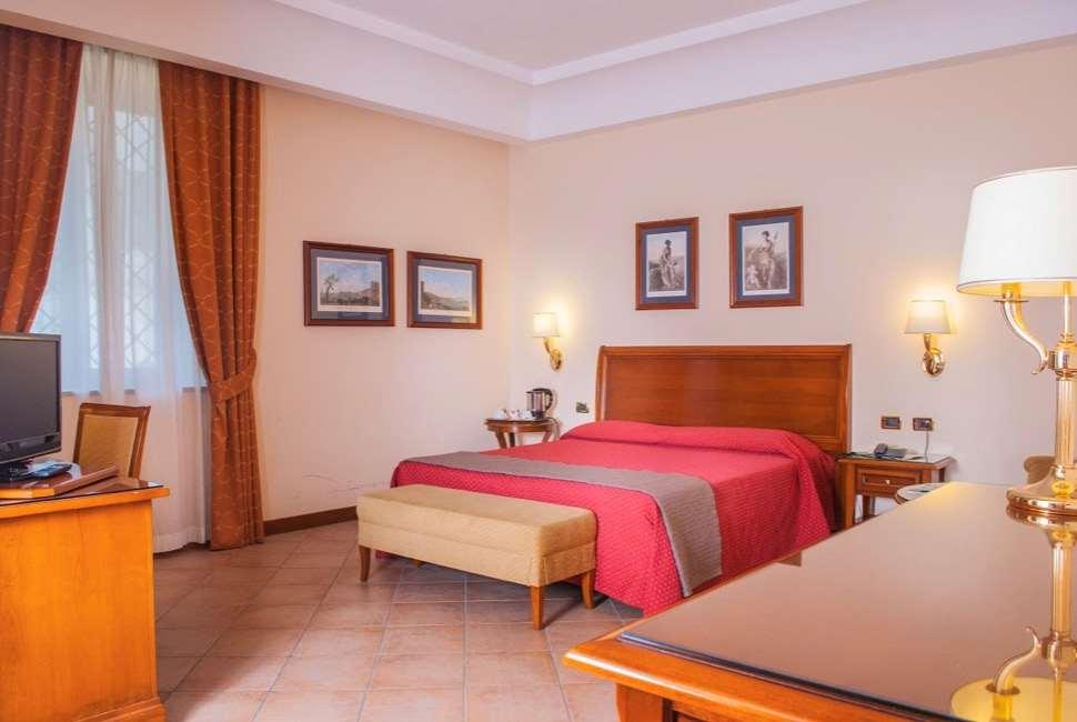Le Cheminee Business Hotel Napoli Pokoj fotografie