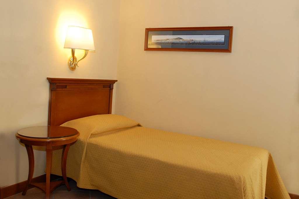 Le Cheminee Business Hotel Napoli Pokoj fotografie